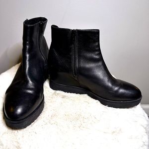 Summit by White Mountain made it Italy leather wedge bootie